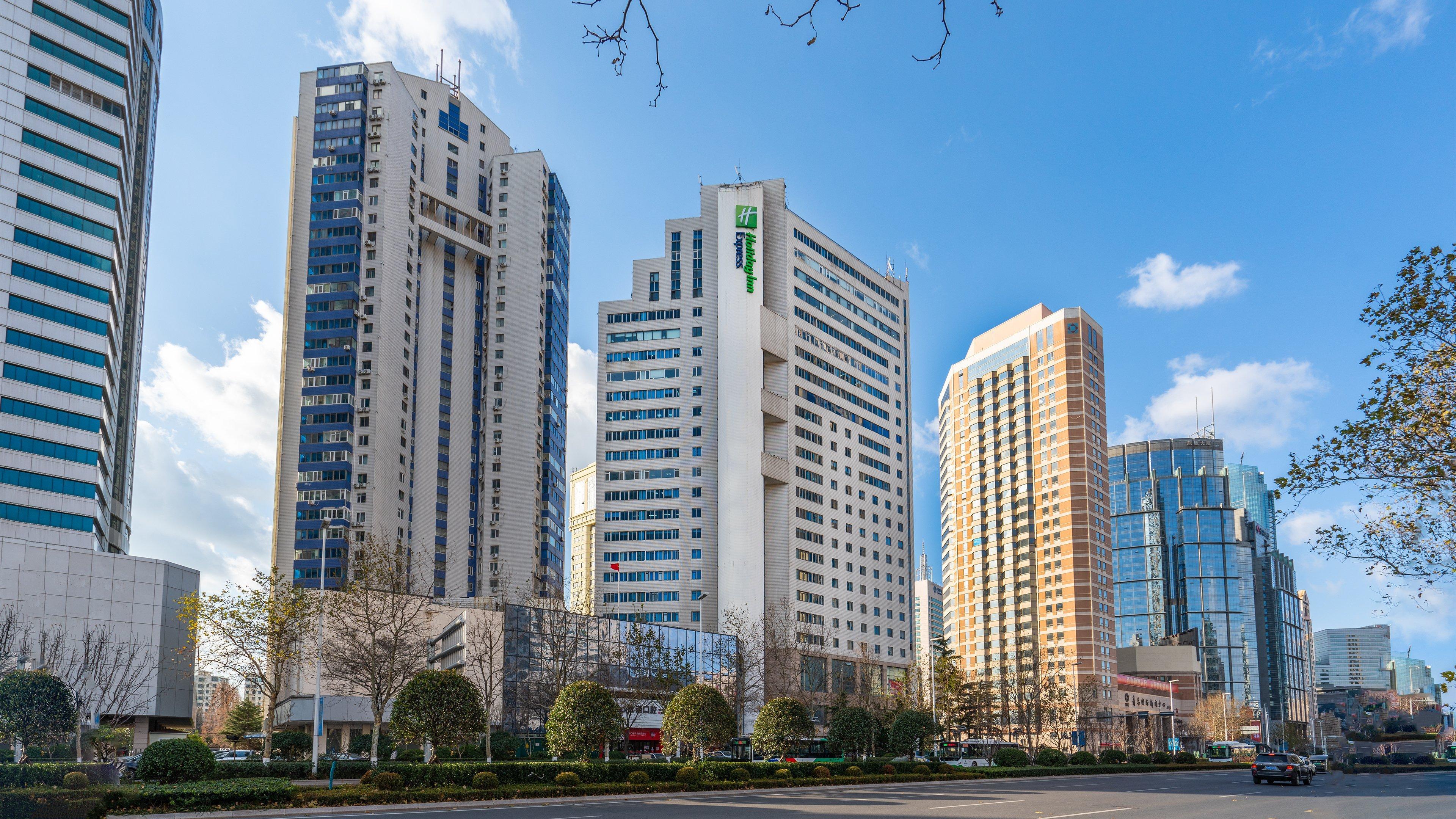 Holiday Inn Express Qingdao City Center By Ihg Eksteriør billede