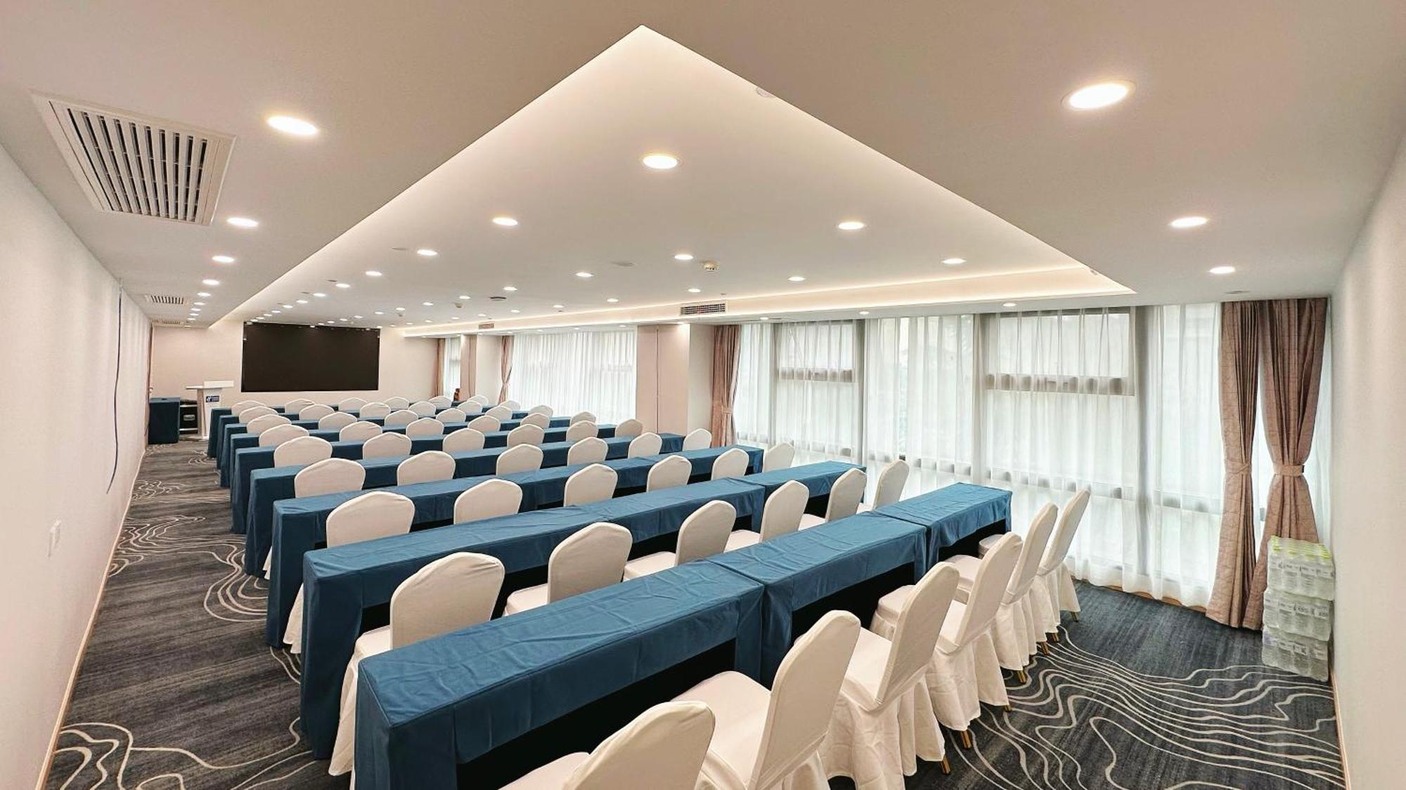 Holiday Inn Express Qingdao City Center By Ihg Eksteriør billede